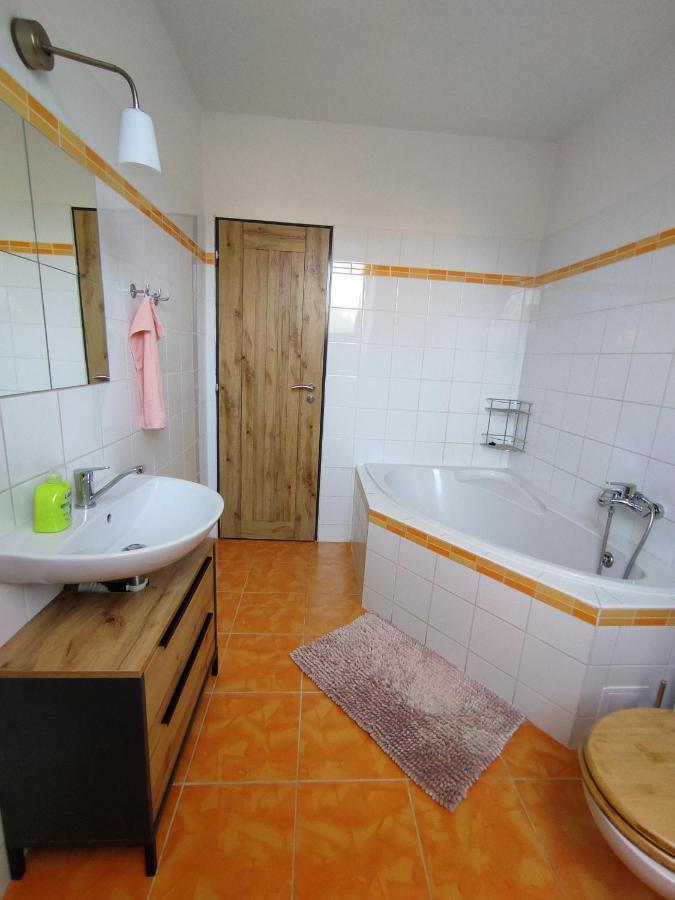 Ubytovani Ema Apartment Valtice Exterior photo