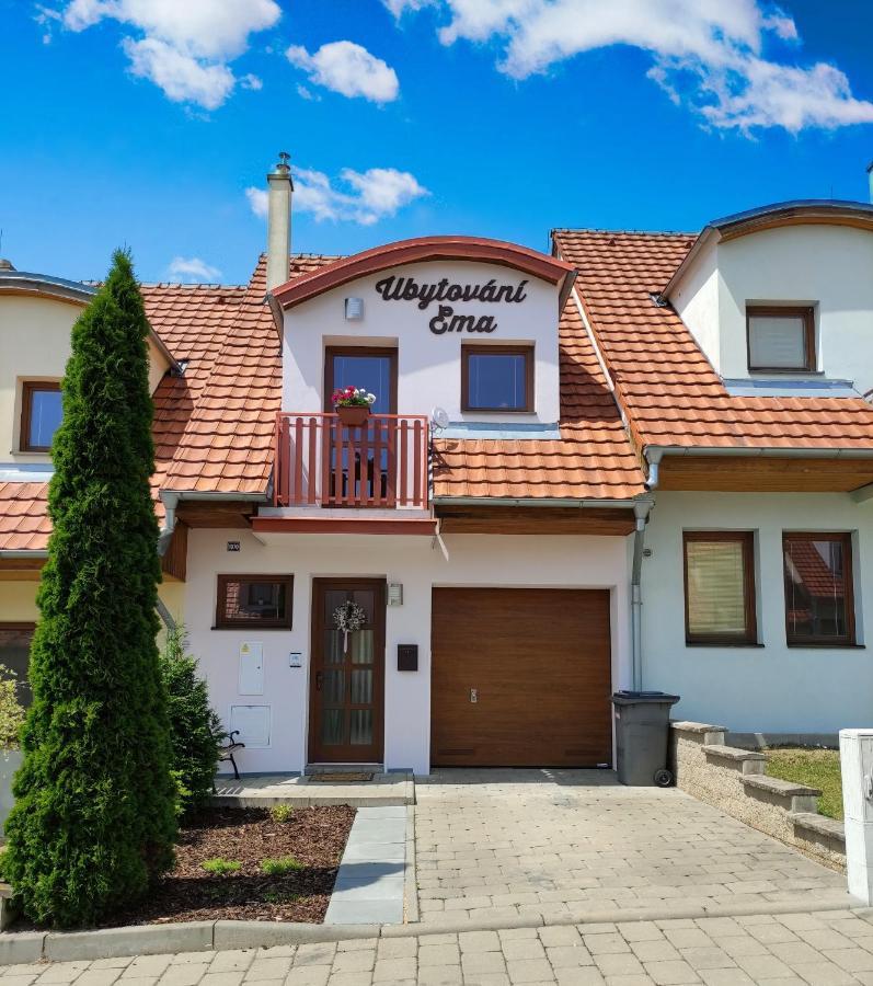 Ubytovani Ema Apartment Valtice Exterior photo